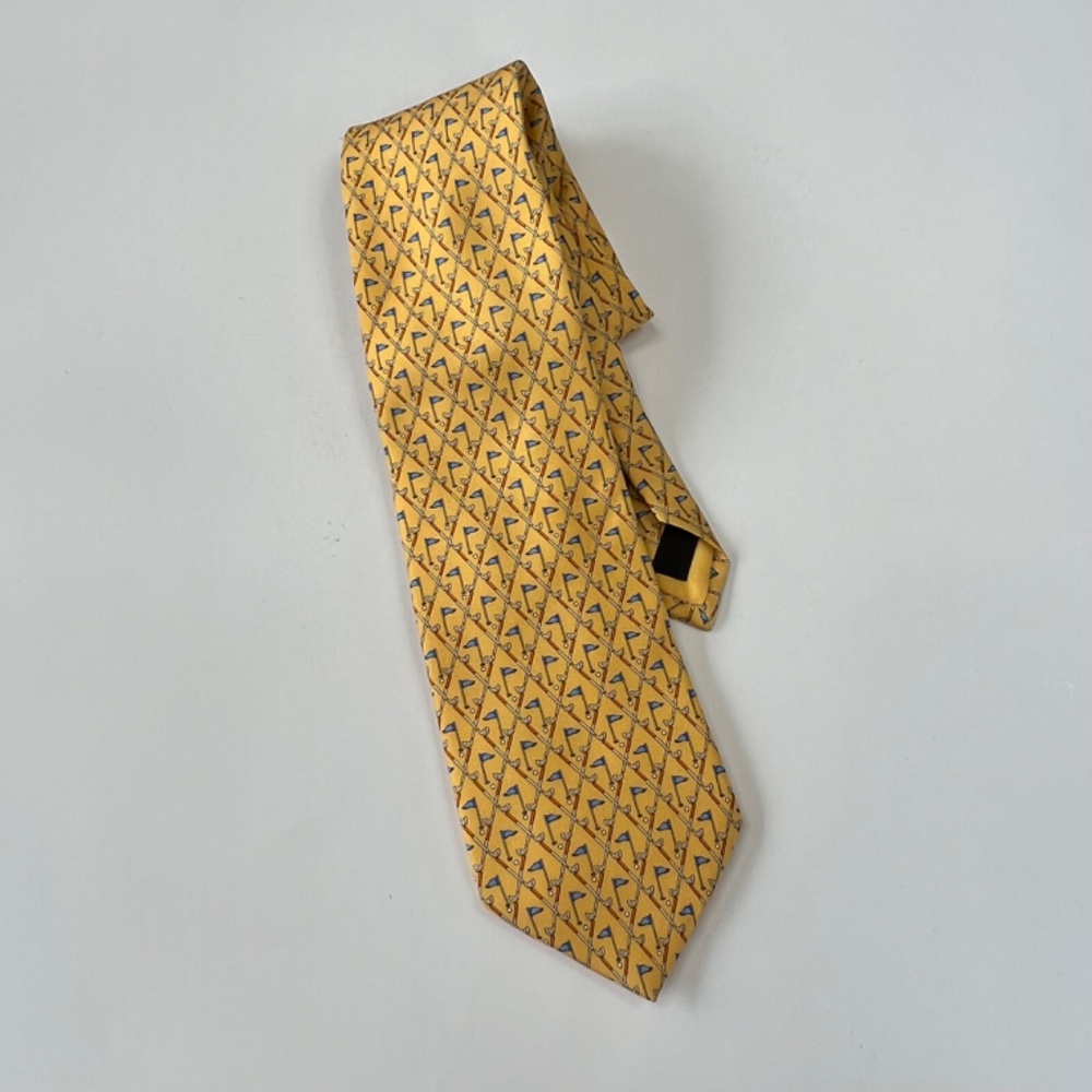 Brooks Brothers Country Club Silk Tie Golf Theme Yellow Golf Flag Golf Clubs EUC